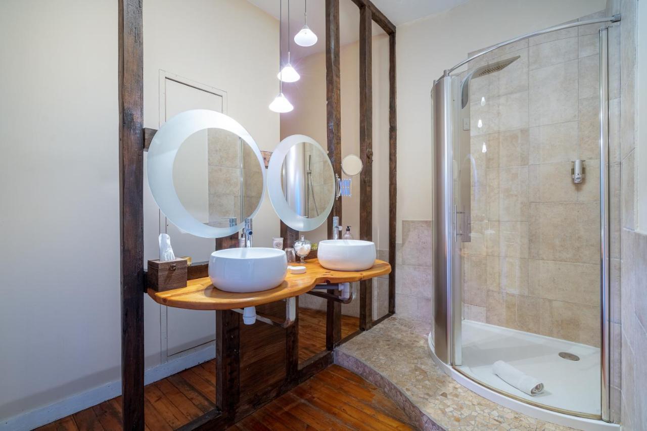 H De Surgeres Bed & Breakfast Bagian luar foto