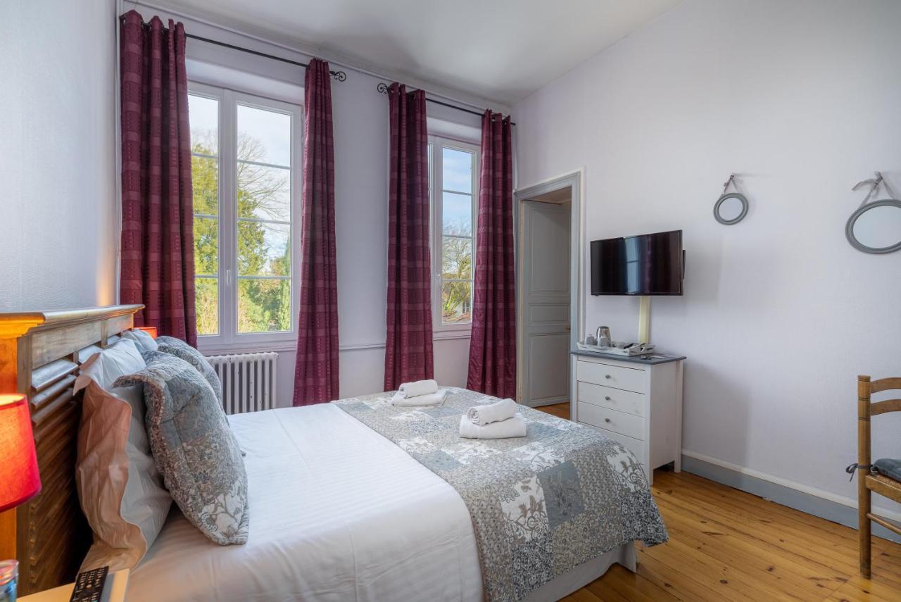 H De Surgeres Bed & Breakfast Bagian luar foto