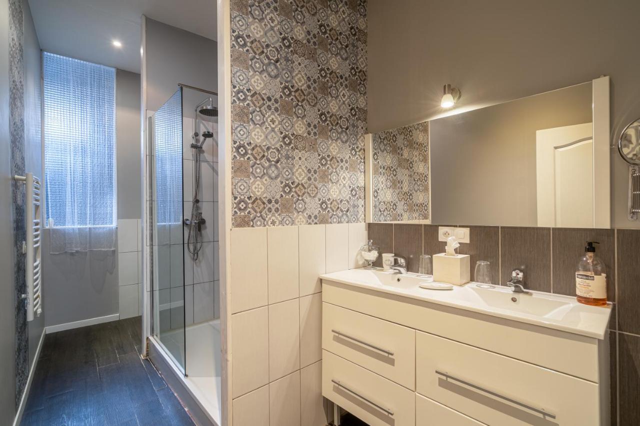 H De Surgeres Bed & Breakfast Bagian luar foto