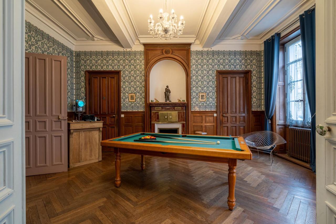 H De Surgeres Bed & Breakfast Bagian luar foto