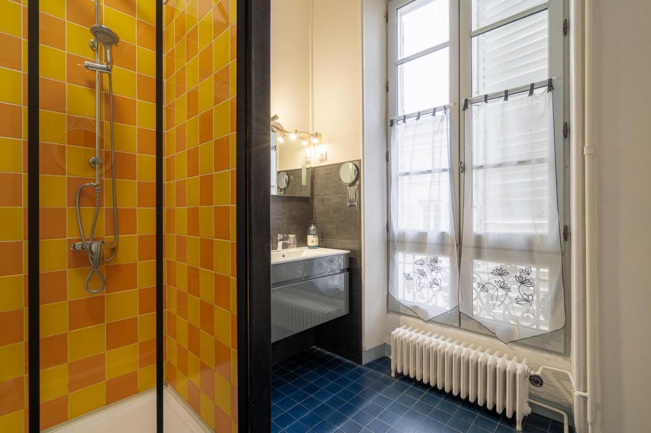 H De Surgeres Bed & Breakfast Bagian luar foto