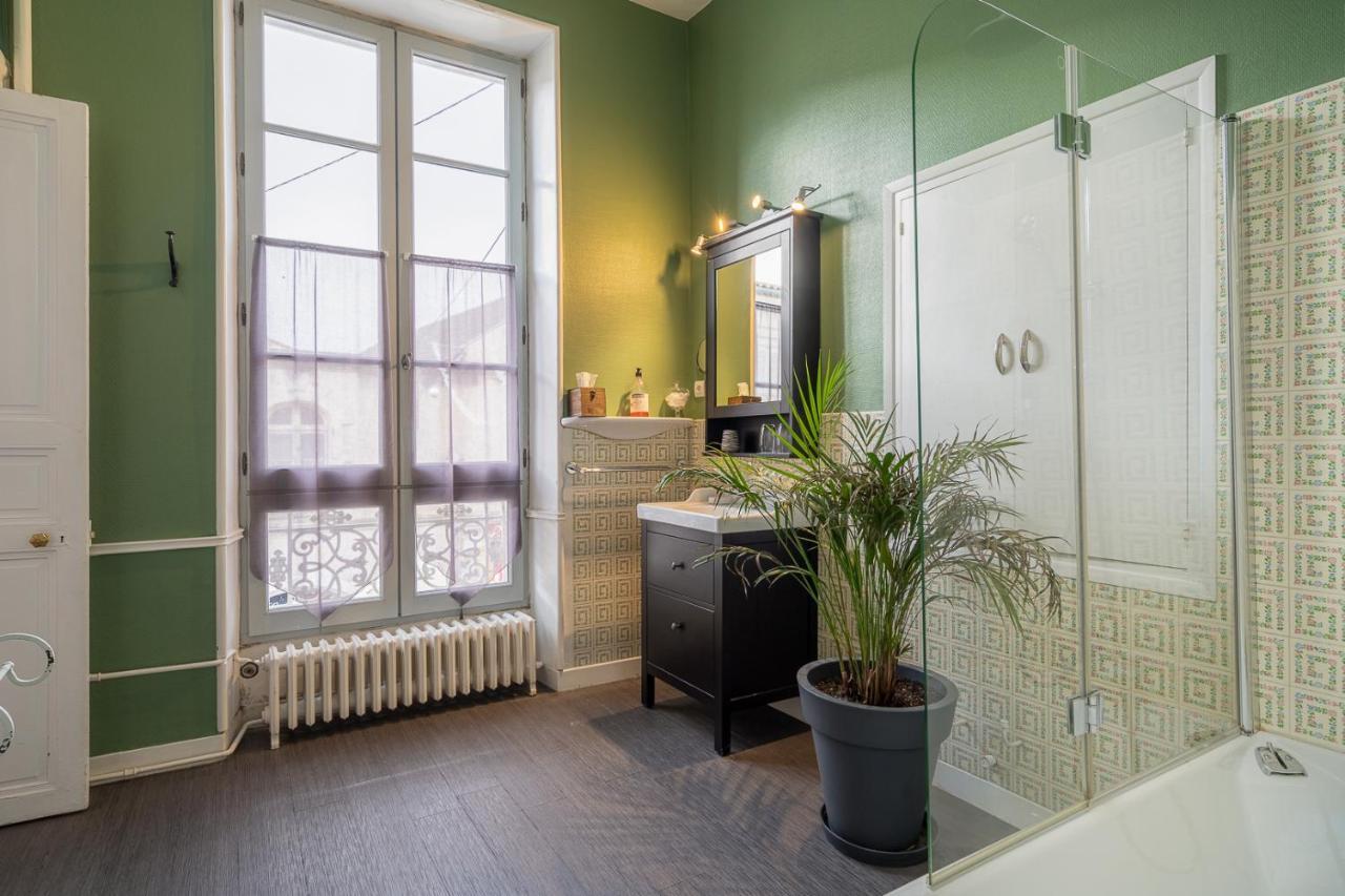 H De Surgeres Bed & Breakfast Bagian luar foto