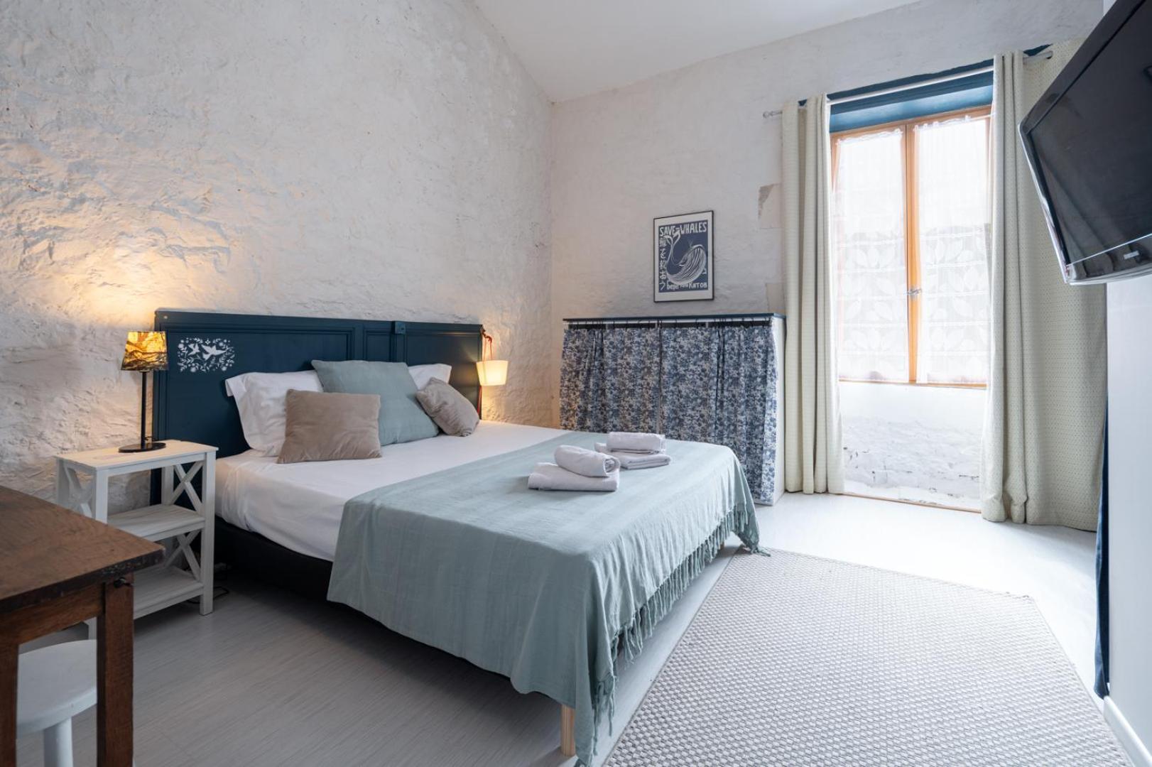 H De Surgeres Bed & Breakfast Bagian luar foto